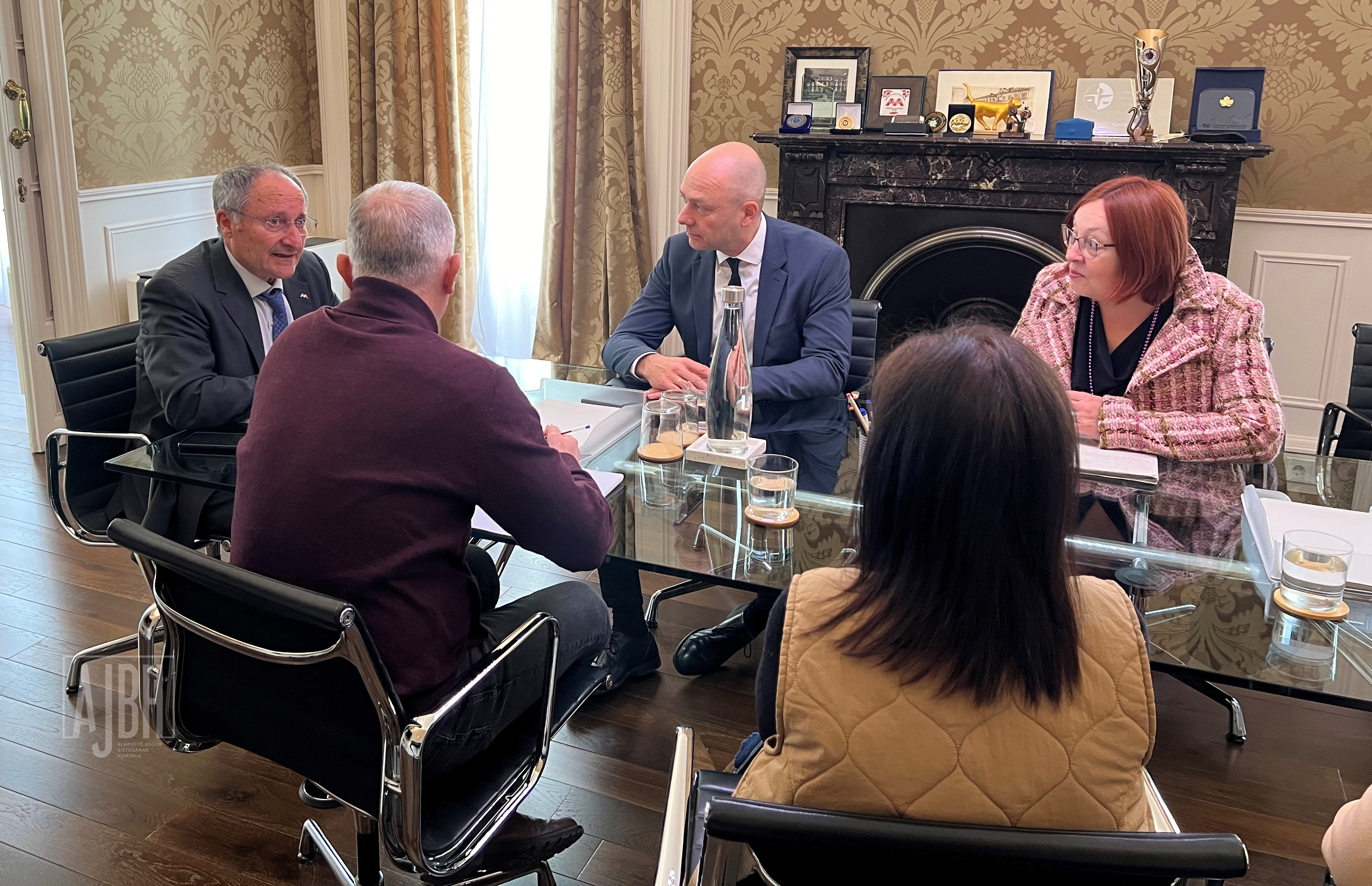 Egyeztetés a spanyolországi Valenciai Tartomány Csalás Elleni és Korrupció Megelőzési Ügynöksége igazgatójával